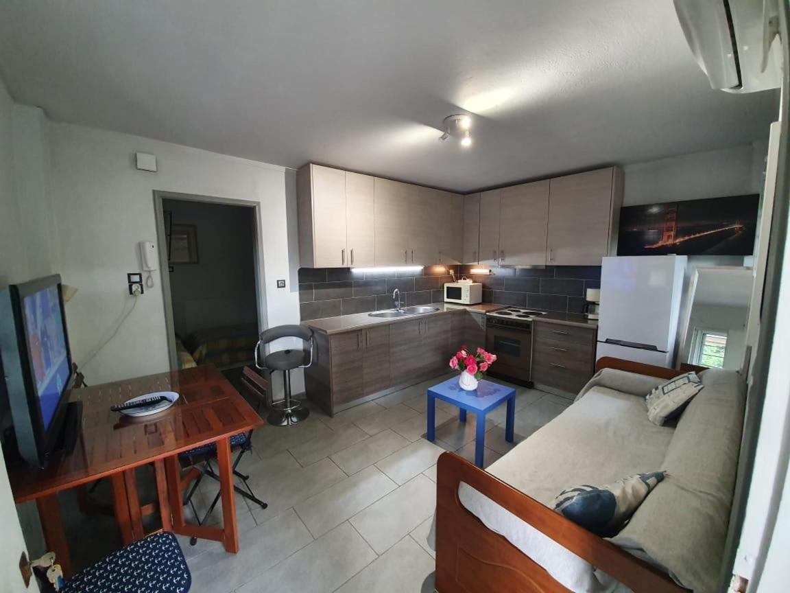 Sea & City Mary'S Residence 雅典 外观 照片